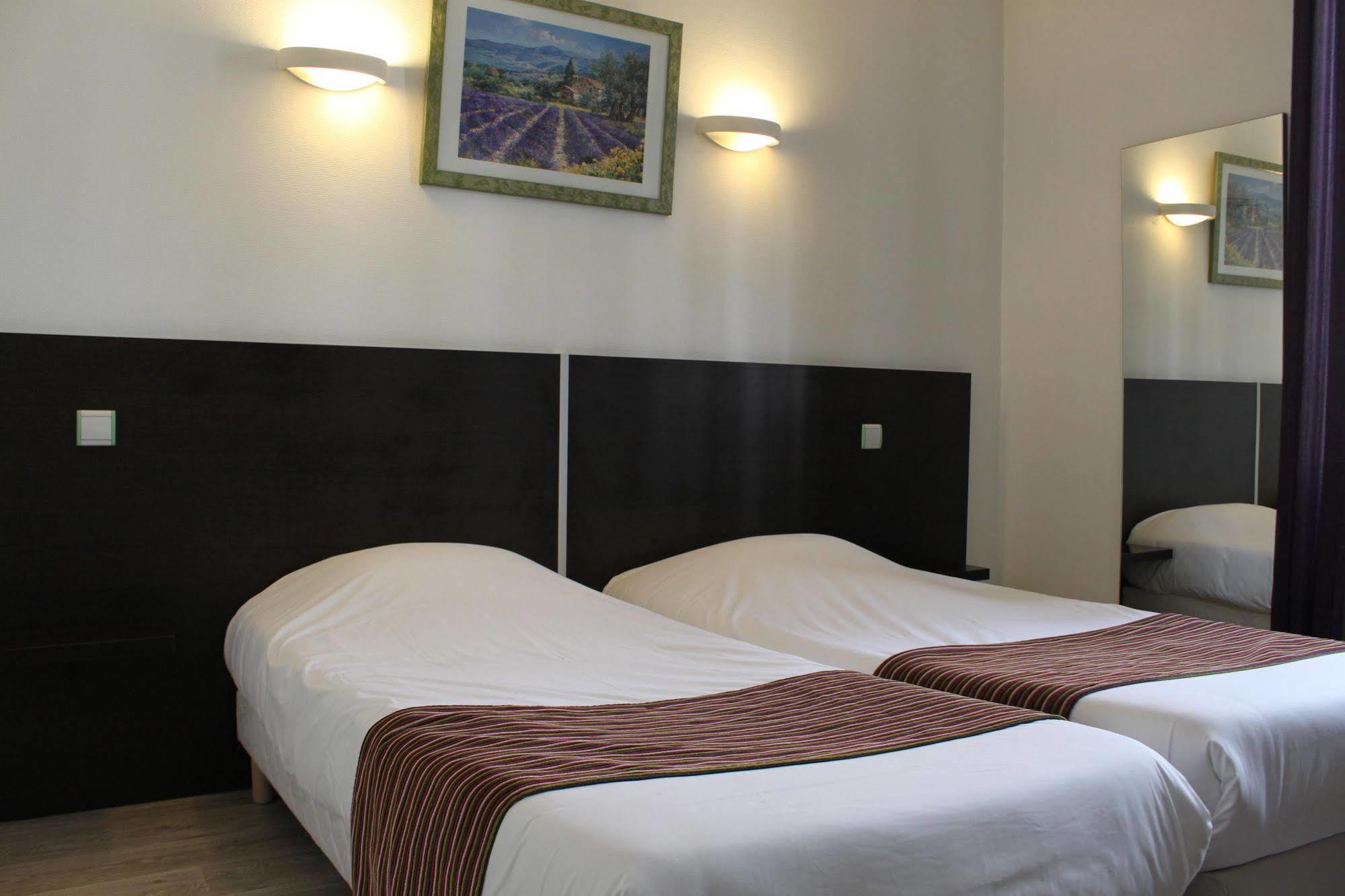 De Paris Hotel 2*